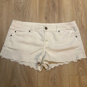 American Eagle Denim White Crochet Floral Cut Off Jean‎ Shorts Women's 14 Hawaii